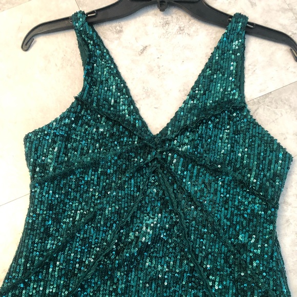 Zara beautiful green sequin dress. - Picture 3 of 3